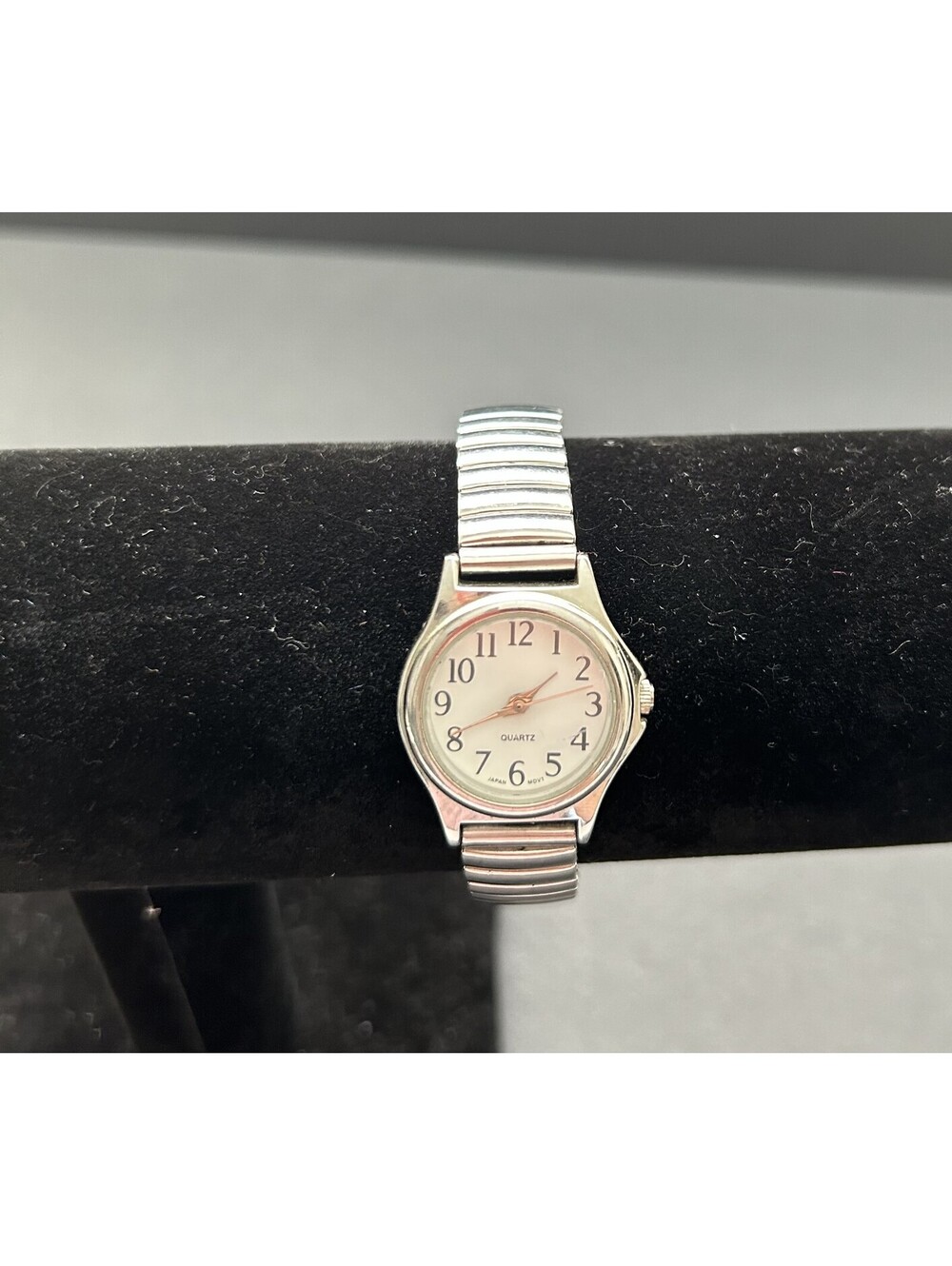 Ladies Silver Toned Analog Quartz Watch Round Face Stretch Band Stainless Steel